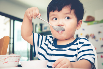 Tips To Get Toddler To Feed Himself